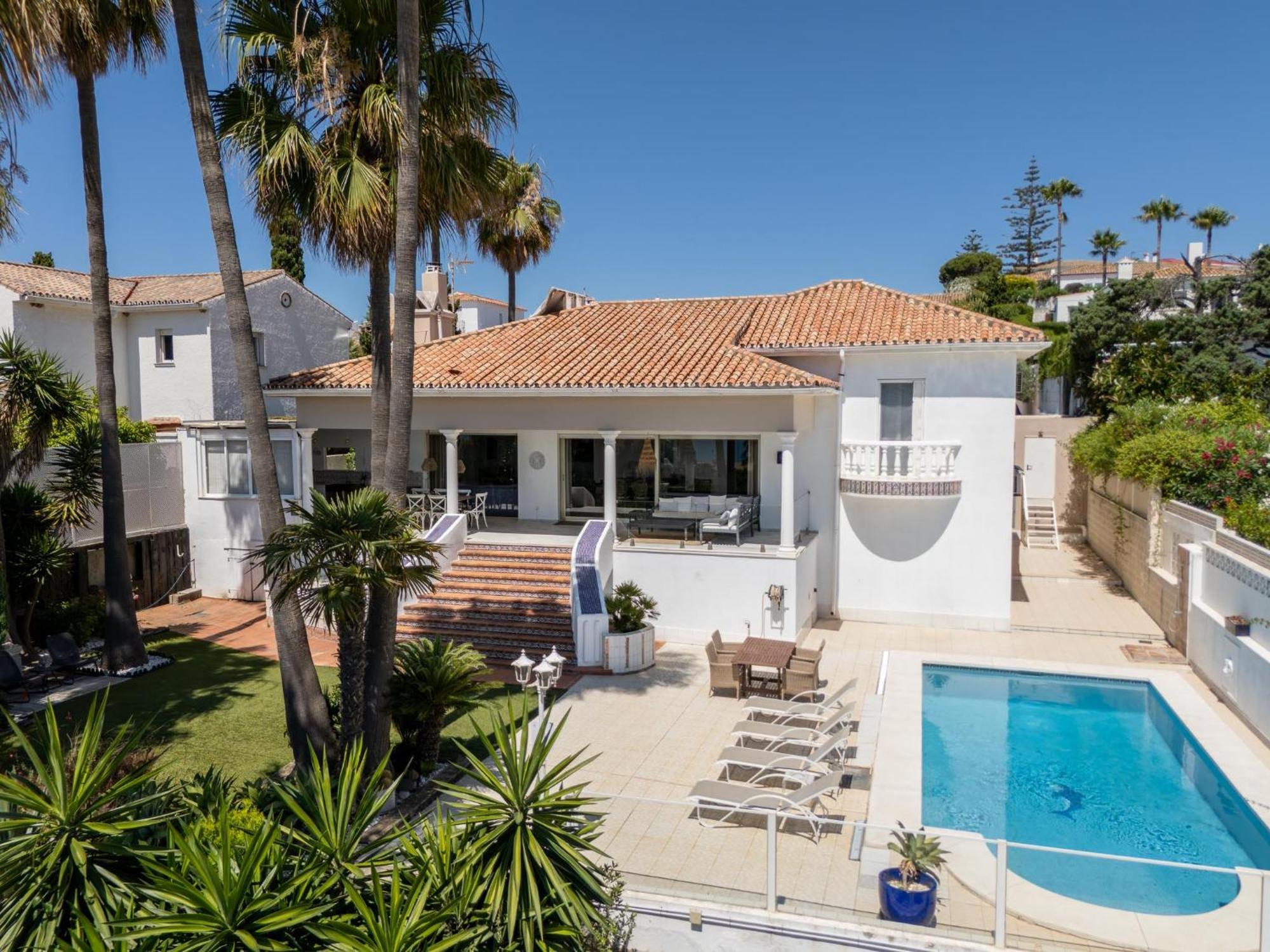 Casa Blanca Villa *